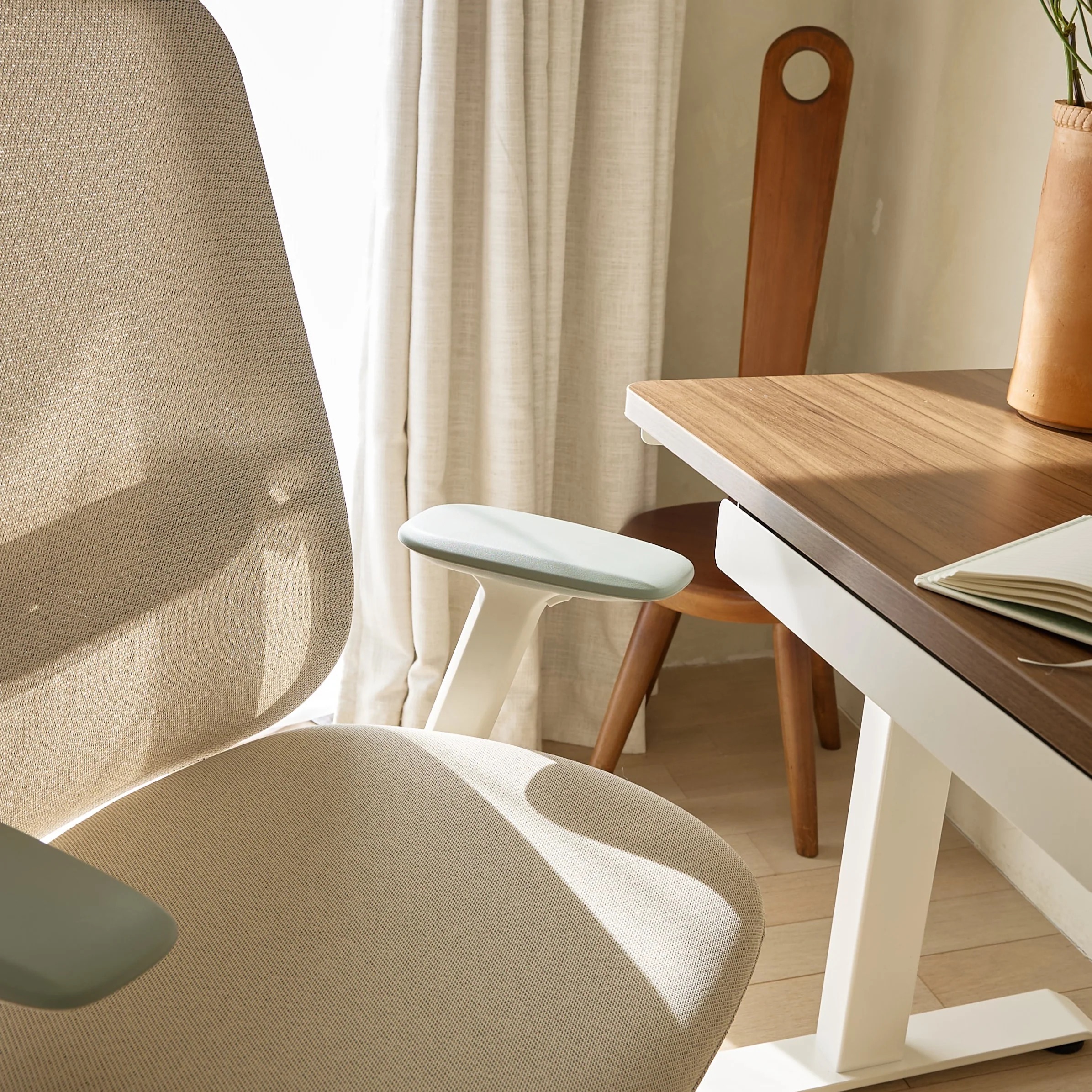 best ergonomic sitting position for office work